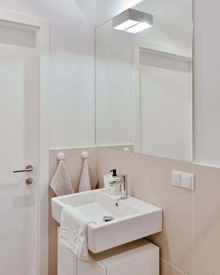 Stylish & Modern Apartment - Private Garden & Free Parking เวียนนา ภายนอก รูปภาพ
